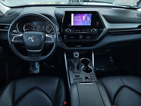 Certified 2023 Toyota Highlander XLE image 14
