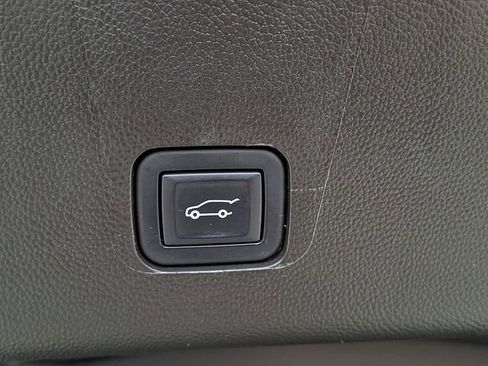Used 2022 Chevrolet Traverse RS FWD image 24