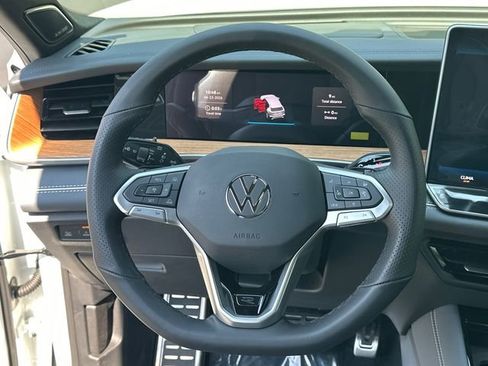 New 2026 Volkswagen Tiguan SEL R-Line AWD/4WD image 24