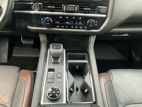 Used 2023 Nissan Pathfinder Platinum AWD/4WD image 12