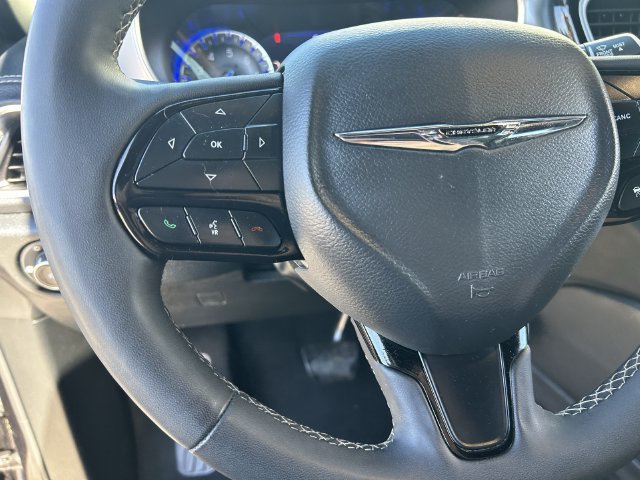 Used 2025 Chrysler Pacifica Limited FWD image 26