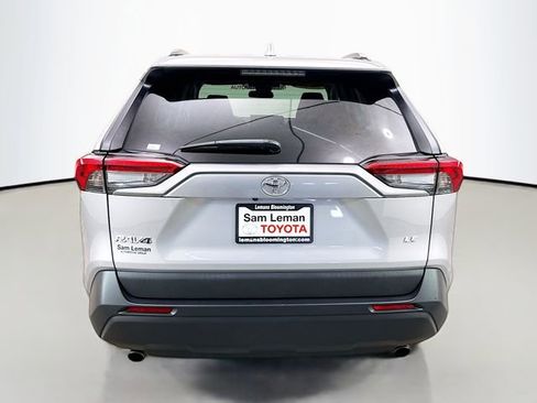 Used 2021 Toyota RAV4 LE image 6