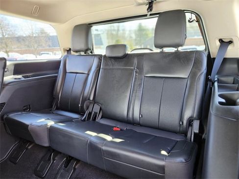 Used 2022 Ford Expedition XLT image 18