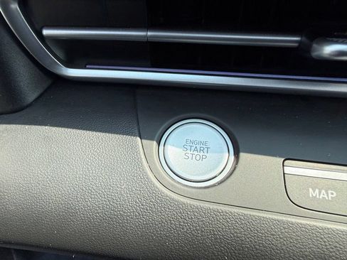 Used 2024 Hyundai Elantra Limited FWD image 28
