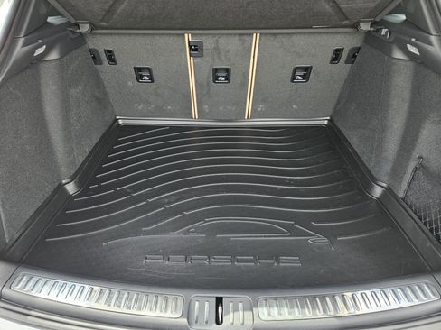 Certified 2026 Porsche Macan AWD/4WD image 31