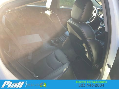 Used 2017 Chevrolet Volt Premier w/ Driver Confidence II Package image 40