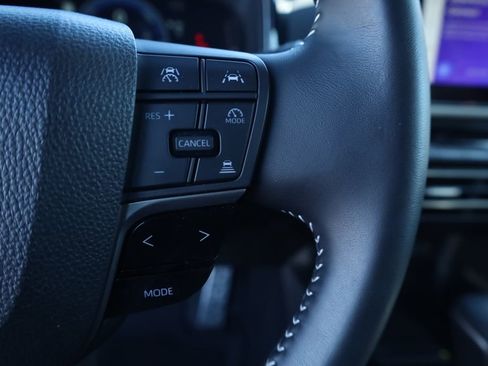 Used 2025 Toyota Camry SE image 29