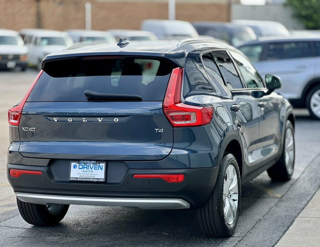 Used 2021 Volvo XC40 T4 Momentum FWD image 6