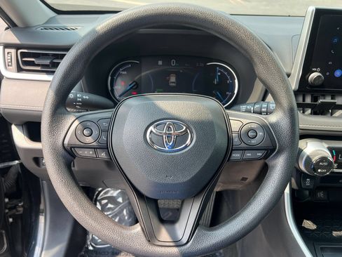 Used 2025 Toyota RAV4 XLE AWD/4WD image 13