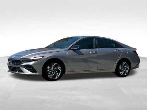 New 2025 Hyundai Elantra Sport image 2
