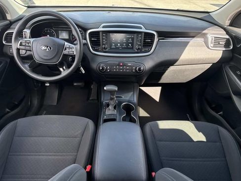 Used 2020 Kia Sorento LX image 17