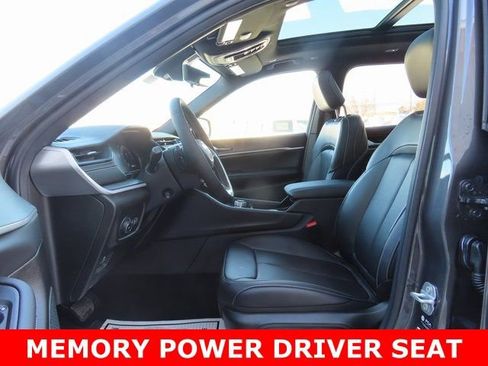 New 2026 Jeep Grand Cherokee L Limited w/ Luxury Tech Group II AWD/4WD image 19