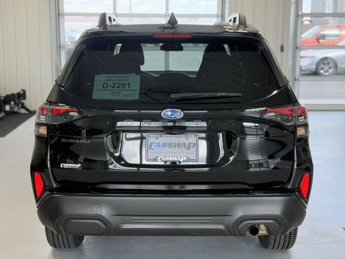 Used 2025 Subaru Forester Premium AWD/4WD image 4