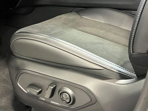 New 2025 Jeep Grand Cherokee L Altitude image 16