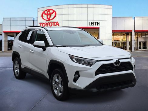 Used 2019 Toyota RAV4 XLE image 3