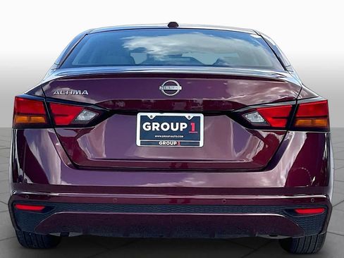 Used 2025 Nissan Altima 2.5 SV FWD image 5