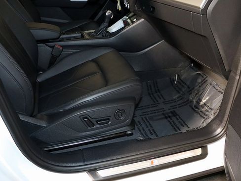 Used 2025 Audi Q3 2.0T Premium image 34