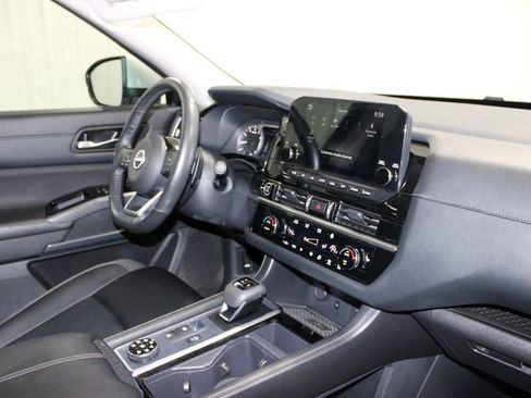 Used 2024 Nissan Pathfinder SL AWD/4WD image 37