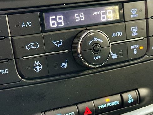 Used 2019 Dodge Grand Caravan GT FWD image 18