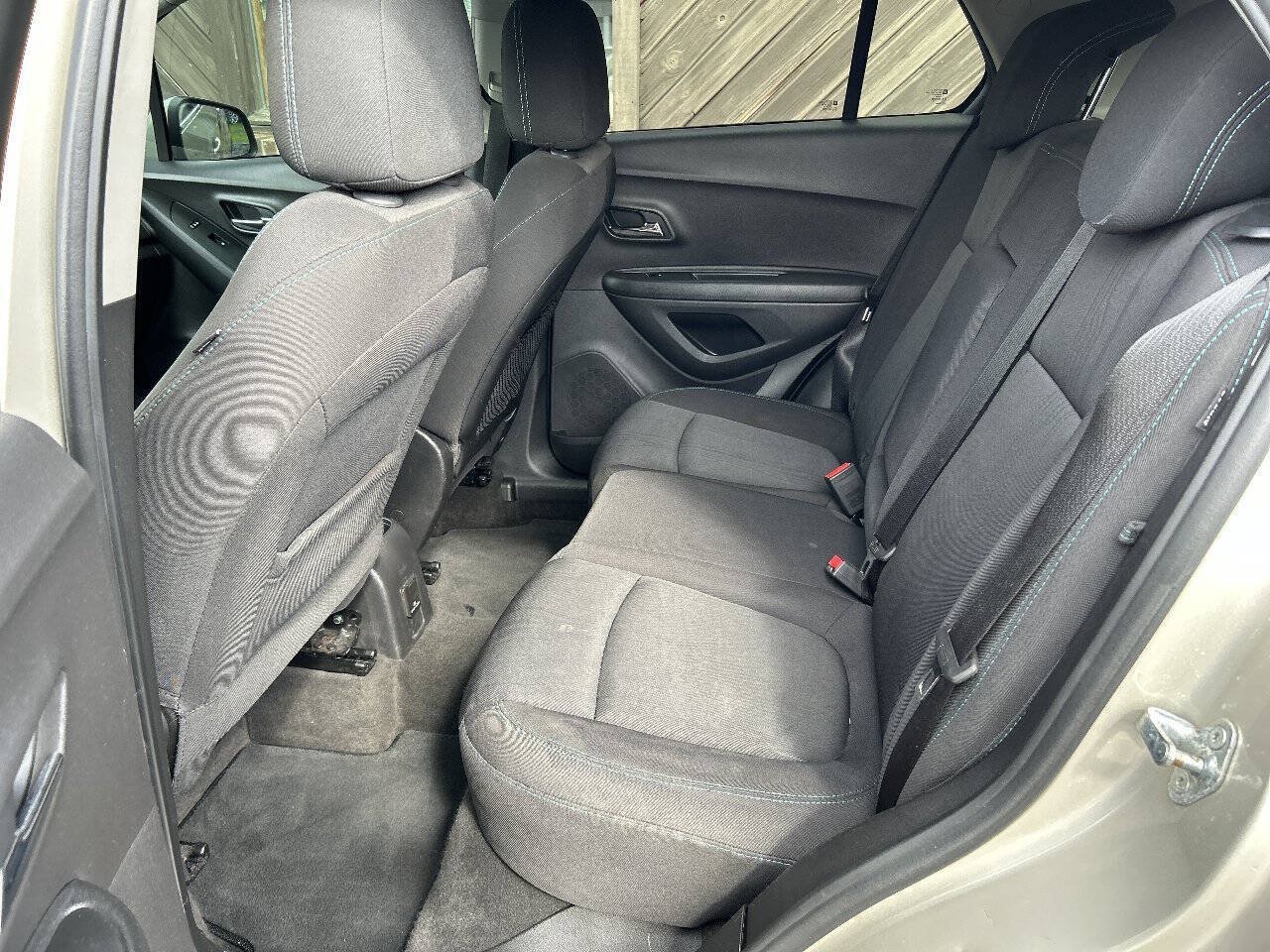 Used 2016 Chevrolet Trax LT w/ LT Sun and Sound Package FWD image 16