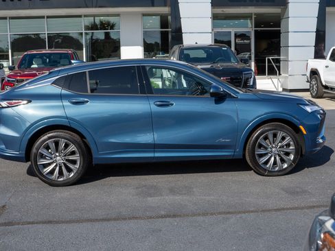 New 2026 Buick Envista Avenir FWD image 2