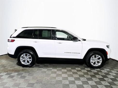 Used 2023 Jeep Grand Cherokee Limited image 9