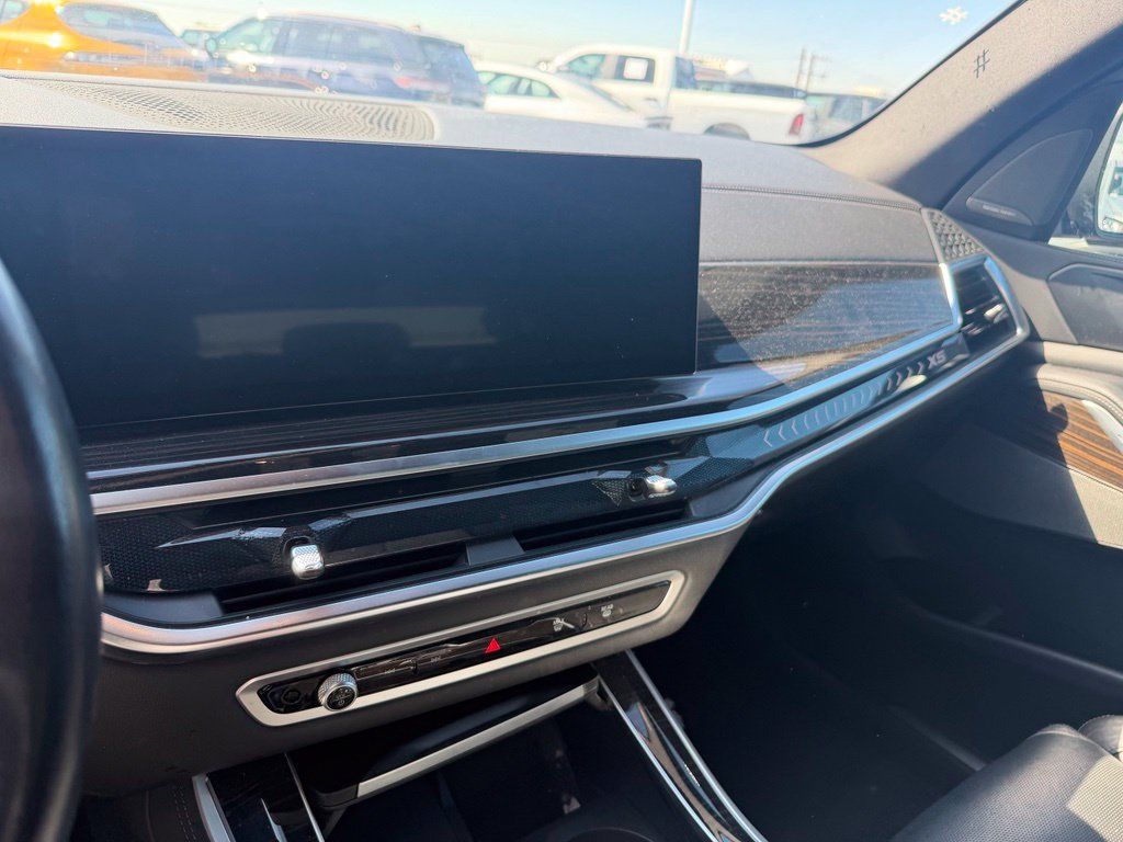 Used 2025 BMW X5 xDrive50e AWD/4WD image 10