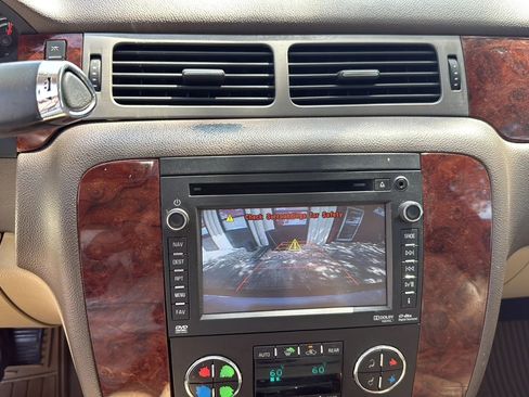 Used 2014 Chevrolet Suburban LTZ AWD/4WD image 40