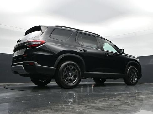 Used 2025 Honda Pilot TrailSport image 42