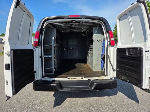 Used 2016 Chevrolet Express 3500 RWD image 9