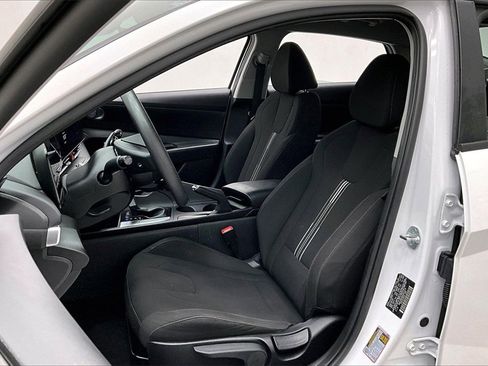 Used 2024 Hyundai Elantra SEL image 24