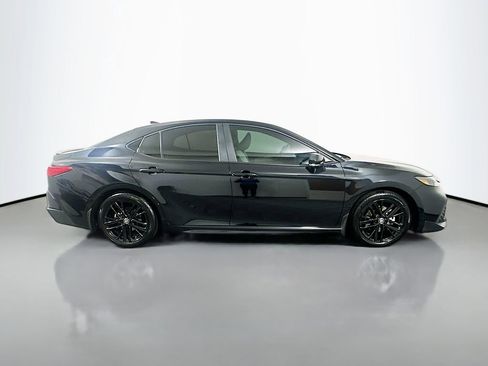 Used 2025 Toyota Camry SE image 4