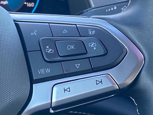 Certified 2025 Volkswagen Atlas Cross Sport SE w/ Panoramic Sunroof Package image 6