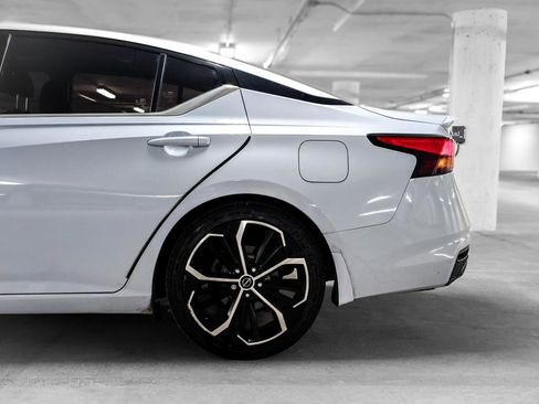 Used 2023 Nissan Altima 2.5 SR w/ SR Premium Package FWD image 17
