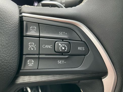 Used 2024 Jeep Grand Cherokee L Altitude image 19