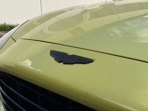 Used 2021 Aston Martin DBX AWD/4WD image 38