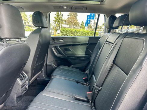 Certified 2023 Volkswagen Tiguan SE w/ Panoramic Sunroof Package FWD image 15