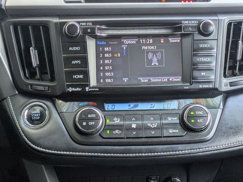 Used 2018 Toyota RAV4 XLE AWD/4WD image 17