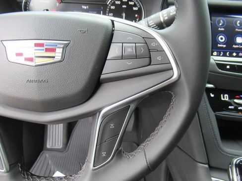 New 2025 Cadillac XT5 Luxury image 18