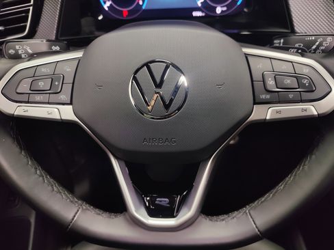 Used 2025 Volkswagen Atlas Cross Sport SEL R-Line image 31