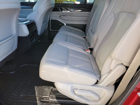 Used 2022 Jeep Wagoneer Series II image 8