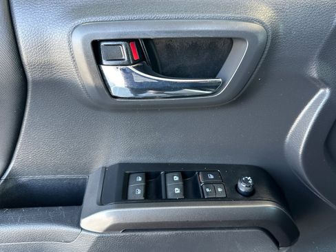 Certified 2023 Toyota Tacoma TRD Off-Road AWD/4WD image 10