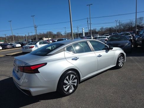 Used 2024 Nissan Altima 2.5 S image 4
