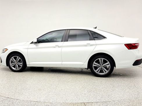 Used 2022 Volkswagen Jetta SE image 8