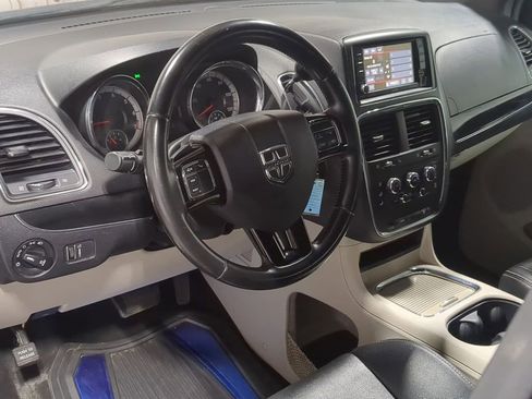 Used 2019 Dodge Grand Caravan SXT FWD image 12