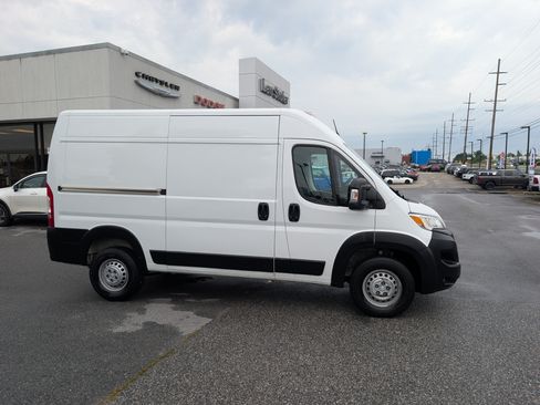 Used 2024 RAM ProMaster 2500 w/ Convenience Group FWD image 6