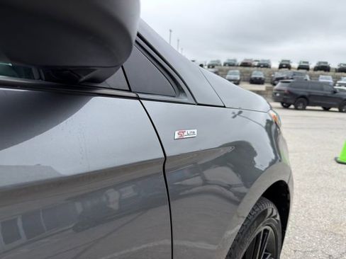 Used 2022 Ford Edge ST-Line w/ Class II Trailer Tow Package AWD/4WD image 9