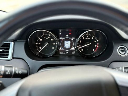 Used 2019 Land Rover Discovery Sport SE image 16