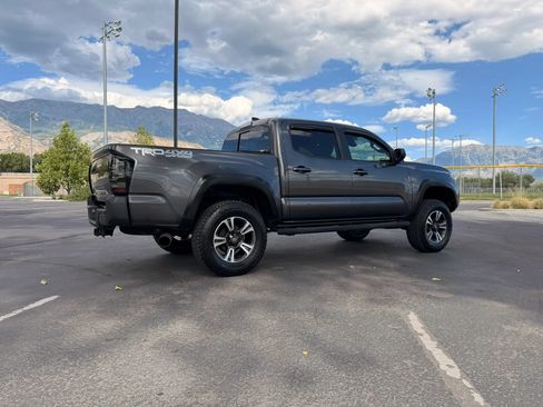 Used 2020 Toyota Tacoma TRD Off-Road AWD/4WD image 5