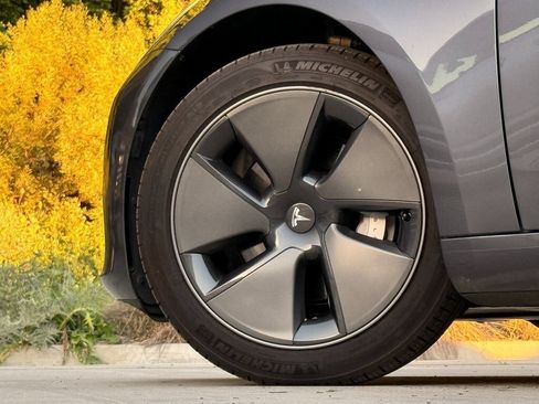 Used 2023 Tesla Model 3 Standard Range image 8